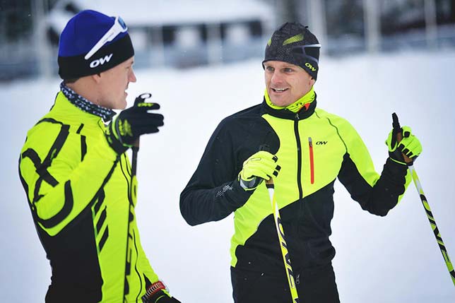 Хейкки Ковалайнен (справа) тренируется в Лахти