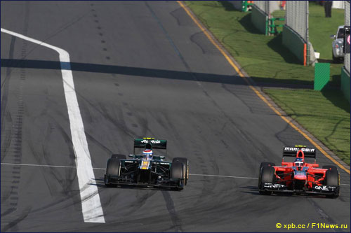 Виталий Петров обгоняет Шарля Пика на трассе Гран При Австралии
