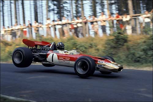 Грэм Хилл за рулем Lotus 49B на трассе Гран При Германии в Нюрбургринге, 1969 г.