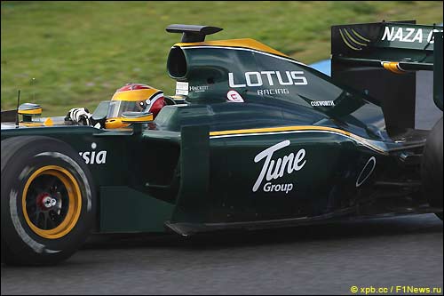 Файруз Фаузи за рулём Lotus F127