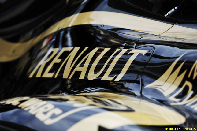 Логотип Renault на машине Lotus F1, 2012 год