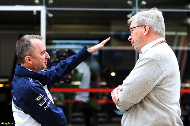Падди Лоу, техническиий директор Williams, и Росс Браун, спортивный директор Формулы 1