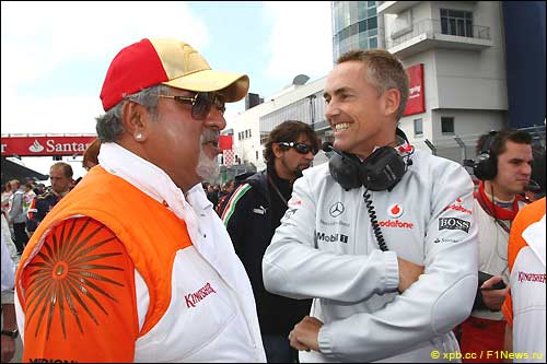 Виджей Малья (Force India) и Мартин Уитмарш (McLaren Mercedes)