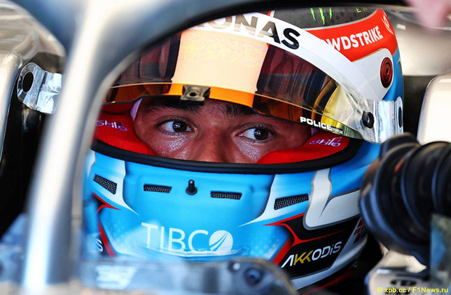 Ник де Вриз за рулём Mercedes на тестах в Ле-Кастелле 