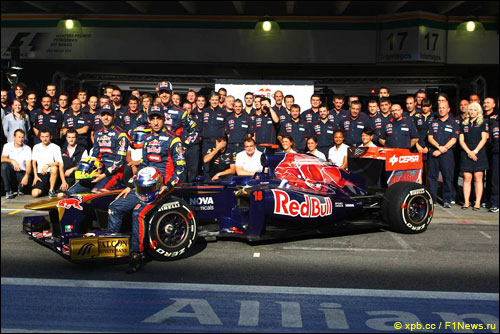 Групповая фотография Toro Rosso в Интерлагосе