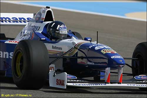 Деймон Хилл за рулём Williams FW18, 2010 год