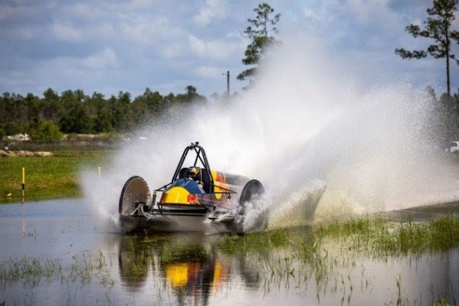 Swamp Buggy, т.е. болотное багги в деле, фото пресс-службы Red Bull