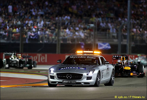 Автомобиль безопасности на трассе Гран При Сингапура, 2013 год