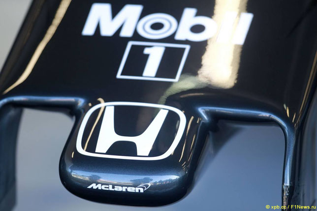 Логотип Honda на носовом обтекателе McLaren