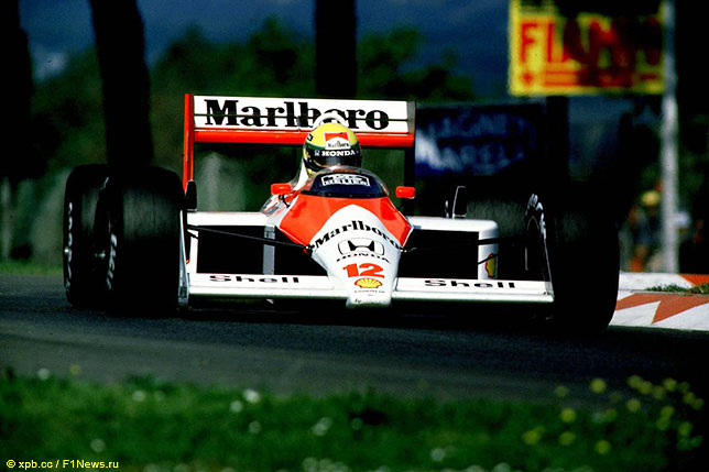 Айртон Сенна за рулём McLaren MP4/4