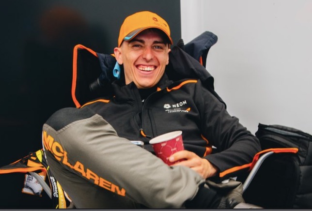 Джейк Хьюз в момент, когда ему сообщили, что он стартует с поула, фото McLaren