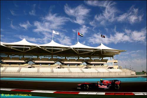 Хайме Альгерсуари на тестах Pirelli в Абу-Даби