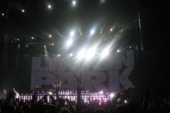 Группа Linkin Park на сцене