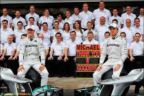 Команда Mercedes, групповой снимок в конце сезона