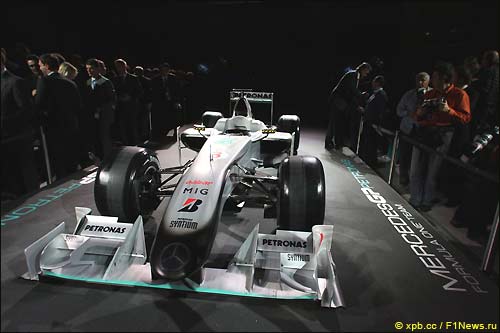 Раскраска Mercedes GP MGP W01