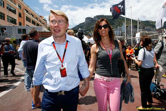 Мика Хаккинен со своей подругой Маркетой Ремезовой на Гран При Монако