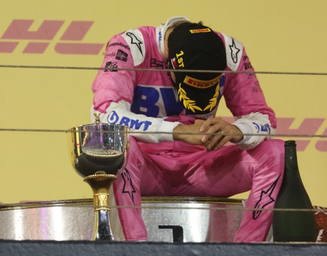 Серхио Перес после церемонии награждения на Гран При Сахира, фото HochZwei