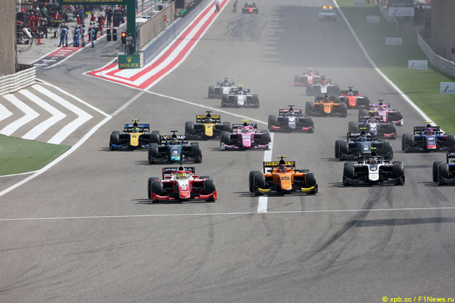 Старт гонки Формулы 2 в Бахрейне, 2019 год