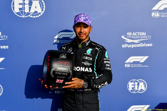 Льюис Хэмилтон получил приз Pirelli за победу в пятничной квалификации