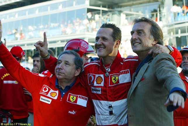 (справа налево) Лука ди Монтедцемоло, Михаэль Шумахер и Жан Тодт, 2006 год