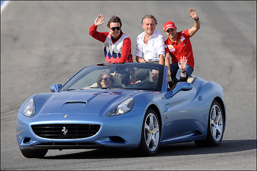 Лука ди Монтедземоло (в центре), Фернандо Алонсо и Фелипе Масса на празднике Ferrari
