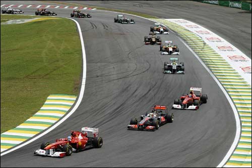 Гонщики Ferrari на трассе Гран При Бразилии