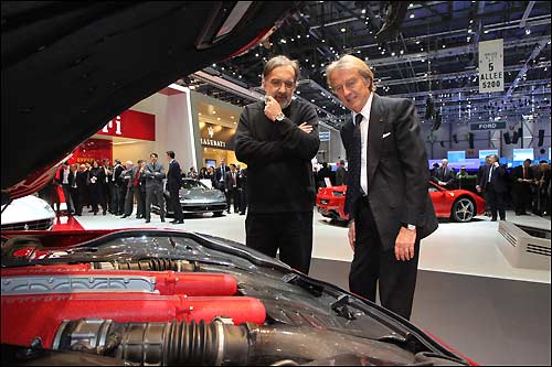 Лука ди Монтедземоло (справа) и управляющий директор концерна Fiat Серджио Марккионе на женевском автосалоне