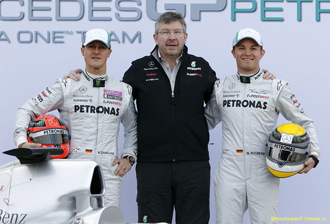 Росс Браун с Михаэлем Шумахером и Нико Росбергом, 2011 год