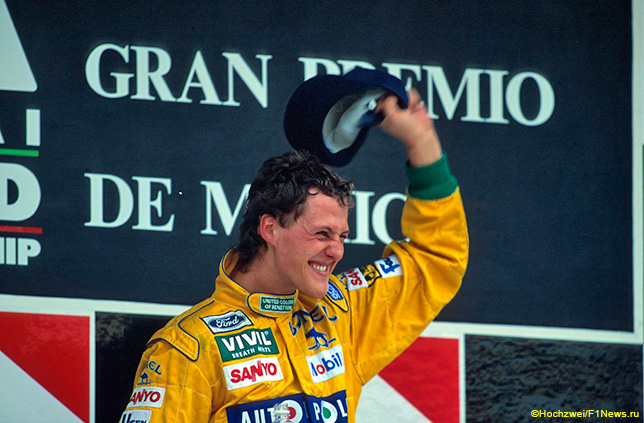 Михаэль Шумахер на подиуме Гран При Мексики 1992 года