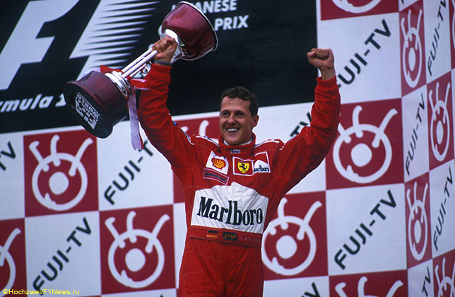 Михаэль Шумахер на подиуме Гран При Японии в Сузуке, 2000 год