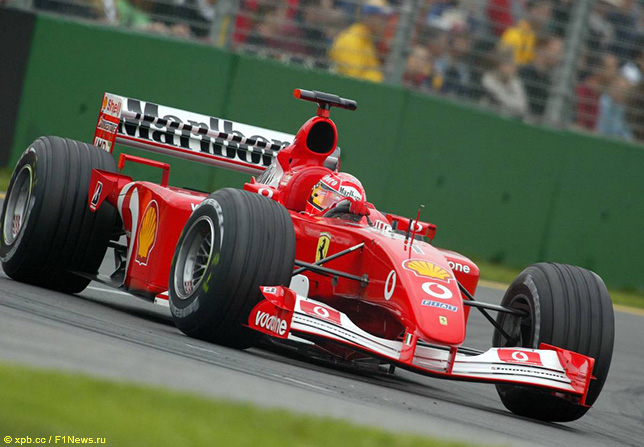 Михаэль Шумахер за рулём Ferrari F2001B на трассе Гран При Австралии, 2002 год