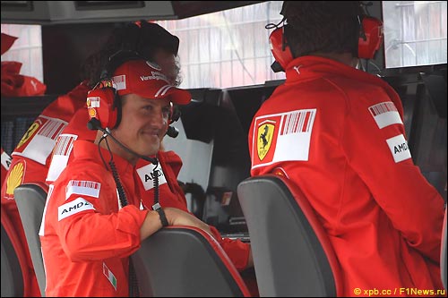 Михаэль Шумахер и Стефано Доменикали на командном мостике Ferrari