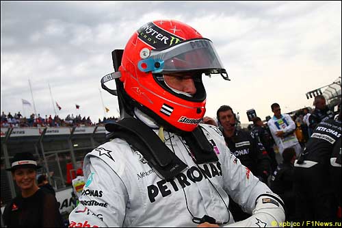 Михаэль Шумахер пере стартом Гран При Австралии