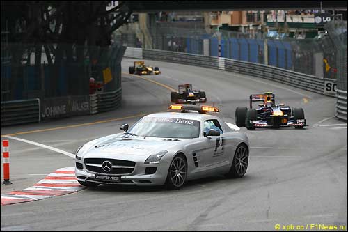 Автомобиль безопасности во время Гран При Монако