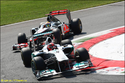 Борьба Михаэля Шумахера и Льюиса Хэмилтона на Гран При Италии