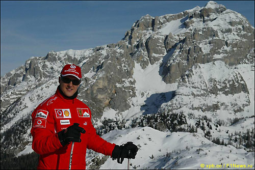 Михаэль Шумахер катается на лыжах на традиционном фестивале Wrooom, который проводила Ferrari, 2006 год