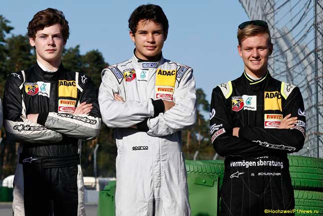 Гонщики немецкой Формулы 4, крайний слева - Харрисон Ньюи, крайний справа - Мик Шумахер