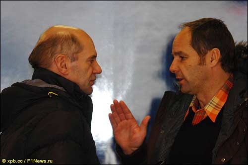Герхард Бергер (справа) и Эдриан Ньюи
