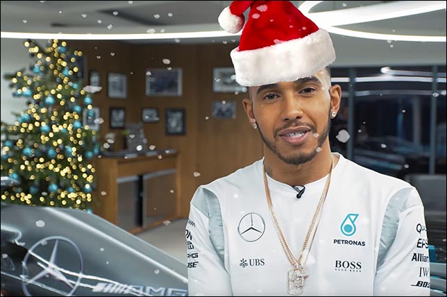 Видео: Гонщики Mercedes поздравляют с Рождеством