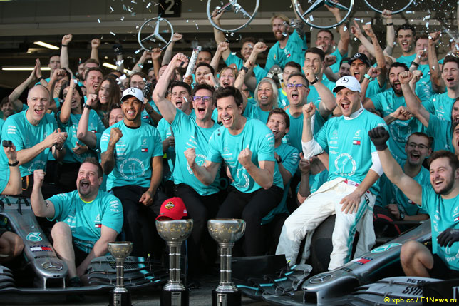 В Mercedes празднуют досрочную победу в Кубке конструкторов
