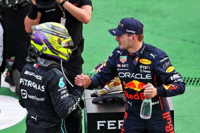 Льюис Хэмилтон поздравляет Макса Ферстаппена с победой в Гран При Мехико, фото XPB