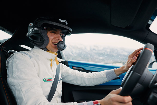 Эстебан Окон за рулём спорткара Alpine на трассе Ралли Монте-Карло, фото из Twitter гонщика