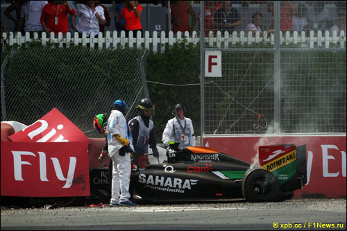 Машина Серхио Переса после аварии на Гран При Канады