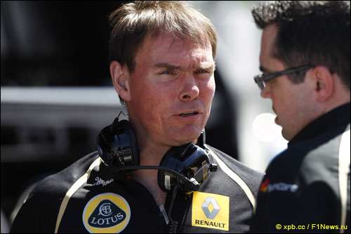 Гоночный директор Lotus Renault GP Алан Пермейн с руководителем команды Эриком Булье