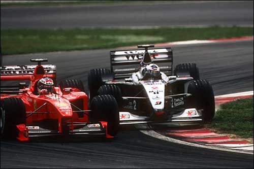 Борьба Михаэля Шумахера и Дэвида Култхарда на Гран При Малайзии 1999 года