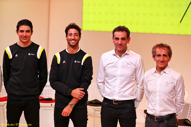 Ален Прост, Сирил Абитебул, Даниэль Риккардо и Эстебан Окон на презентации новой машины Renault