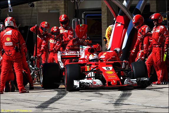 В Ferrari решили изменить стратегию Феттеля и на 39-м круге провели второй пит-стоп