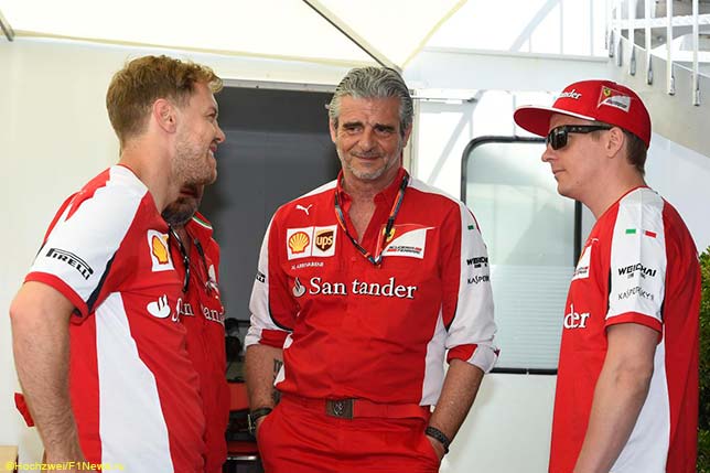 Себастьян Феттель, Маурицио Арривабене, руководитель команды Ferrari, и Кими Райкконен