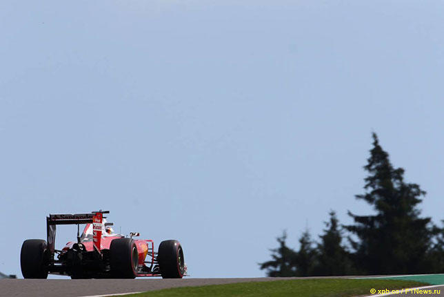 Себастьян Феттель за рулём Ferrari на трассе в Спа