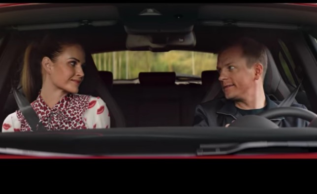 Кими Райкконен и его супруга Минтту в новой рекламе Alfa Romeo